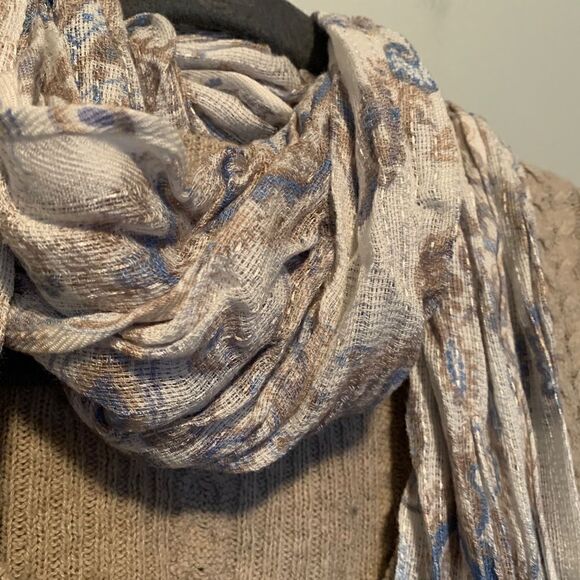 Elegant Paisley Scarf   - Picture 2 of 5